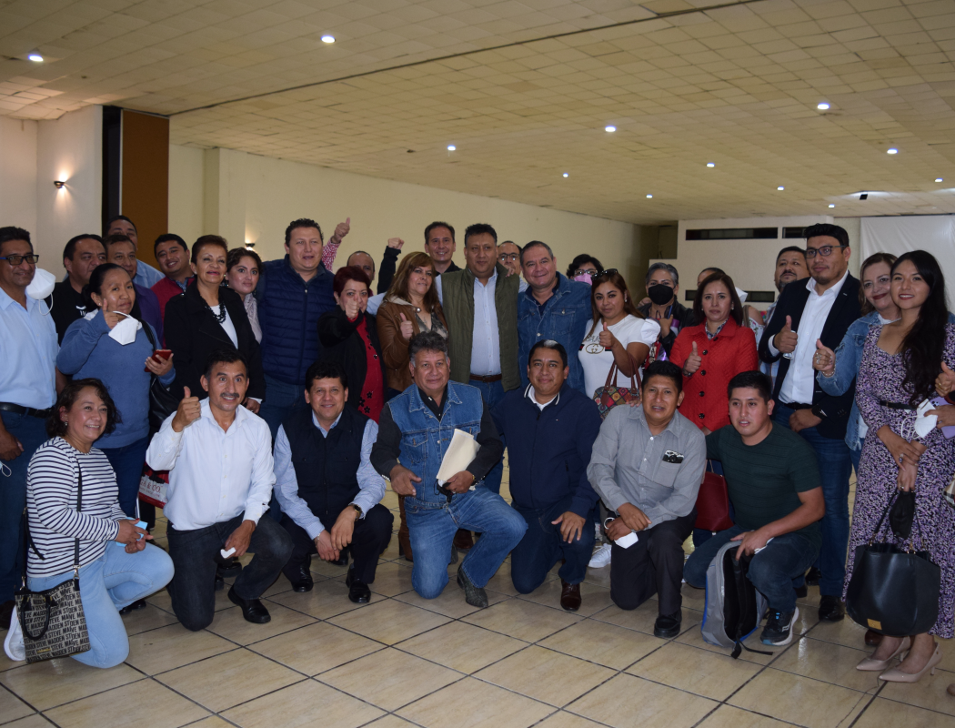 alfredo gomez palacios con la base magisterial